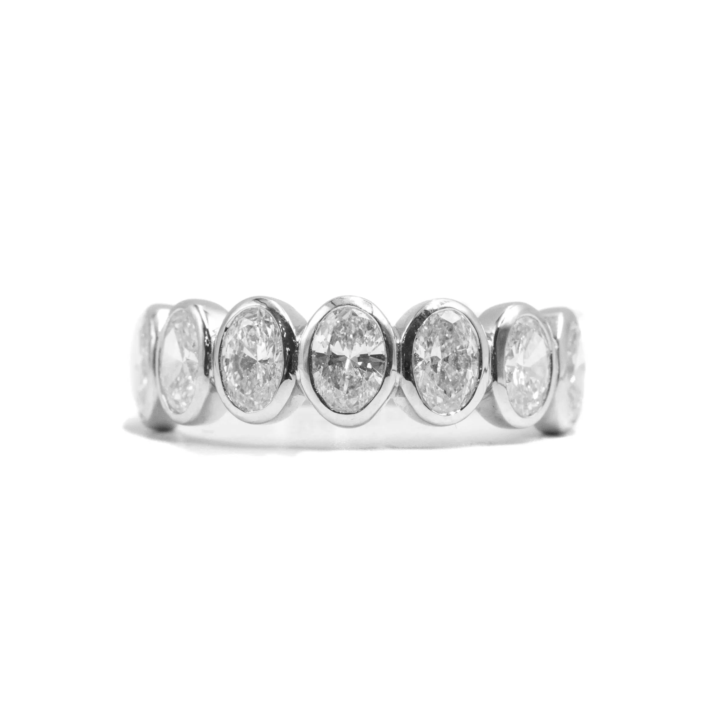 14kw 1.30ctw Oval-Cut Lab Grown Bezel Band