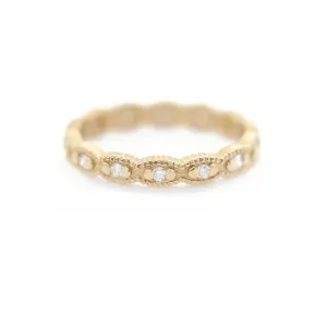 18K Yellow Gold Ribbed Scallop Diamond Band