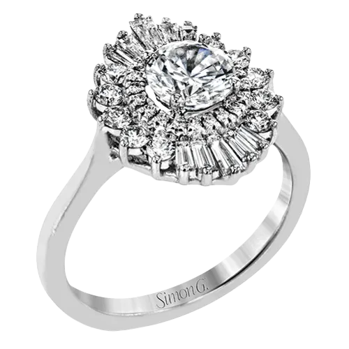 Engagement Ring in 18k Gold with Diamonds