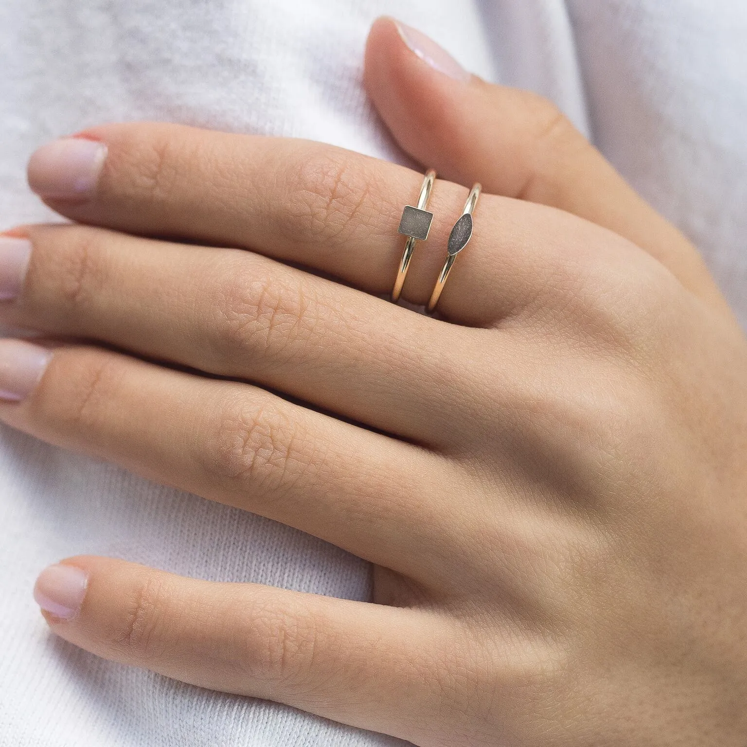 Mini Oval Disc Ring 14K