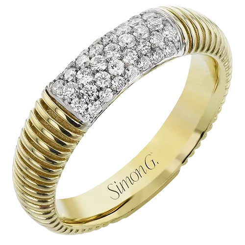 Right Hand Ring in 18k Gold with Diamonds