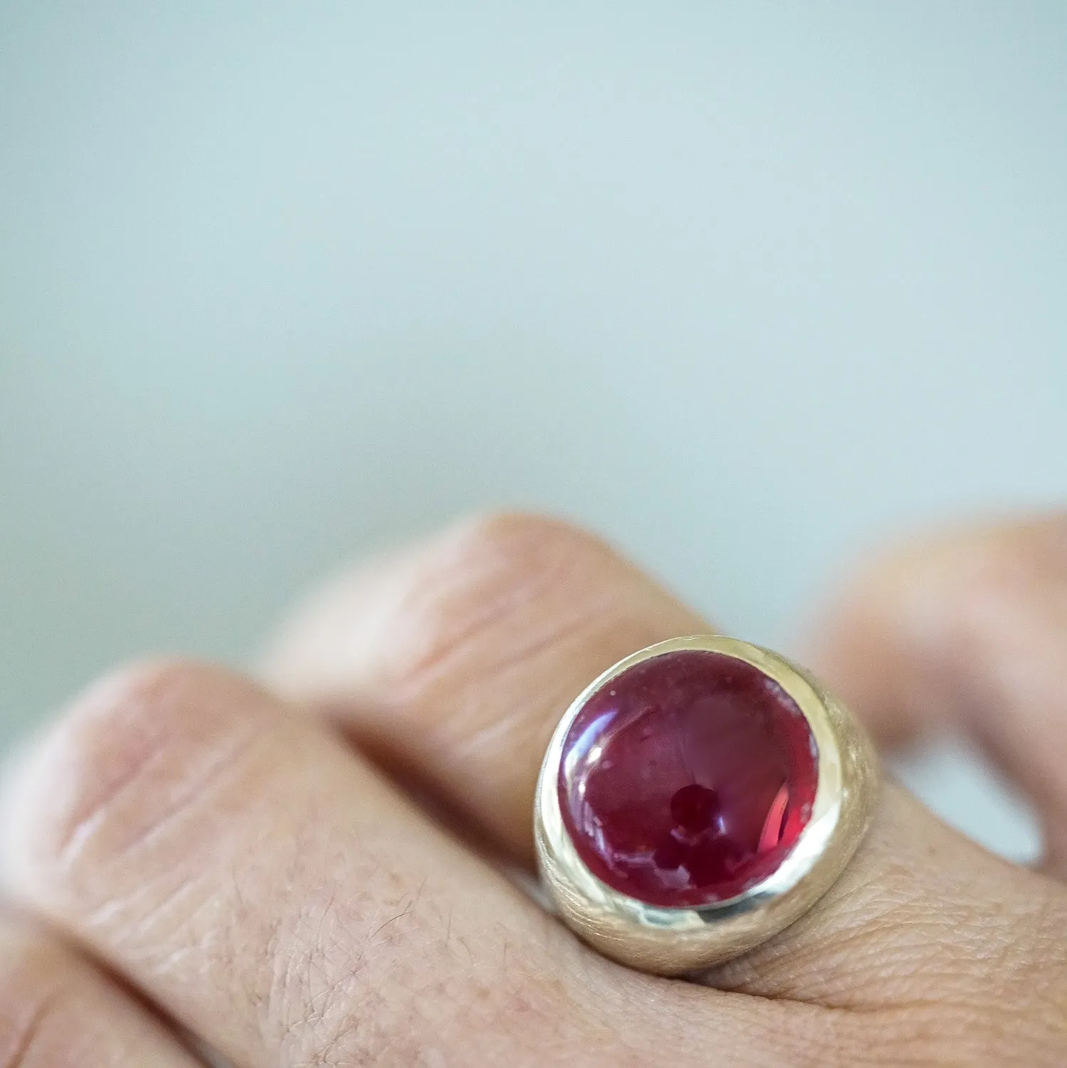Ruby cabochon gold ring
