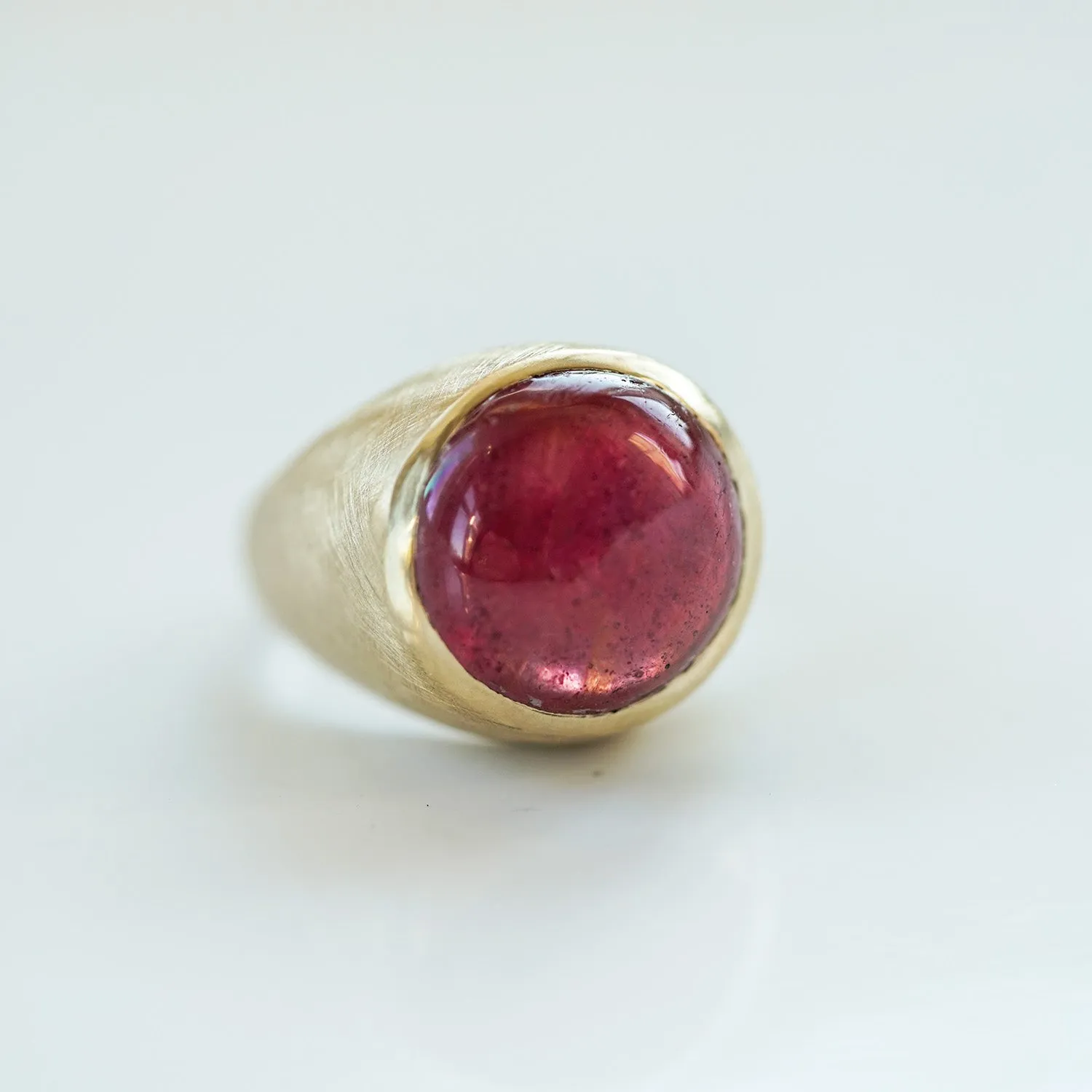 Ruby cabochon gold ring
