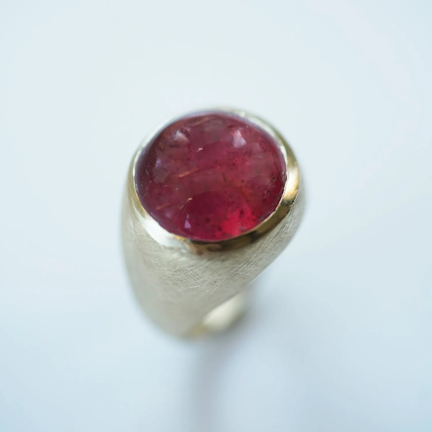 Ruby cabochon gold ring