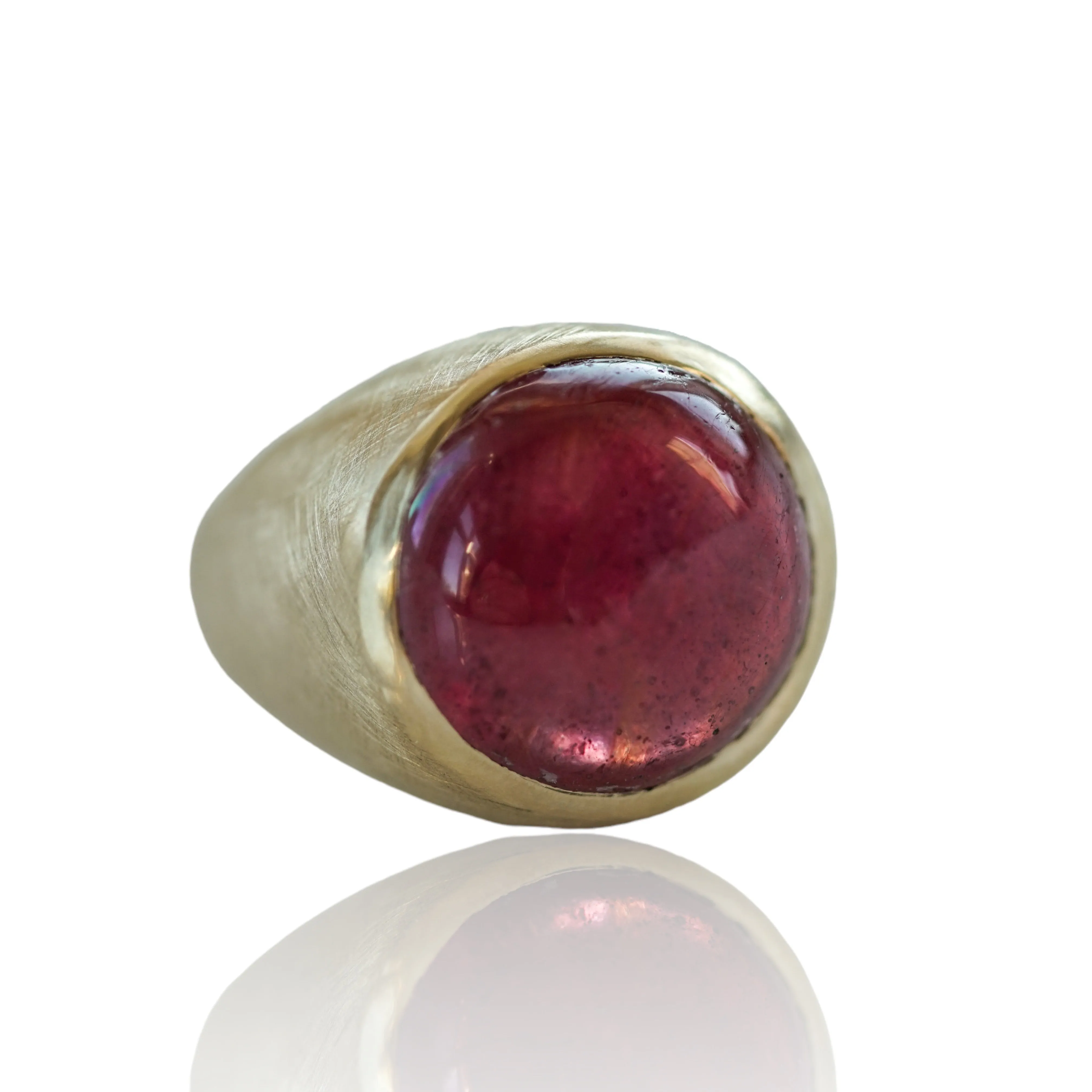 Ruby cabochon gold ring
