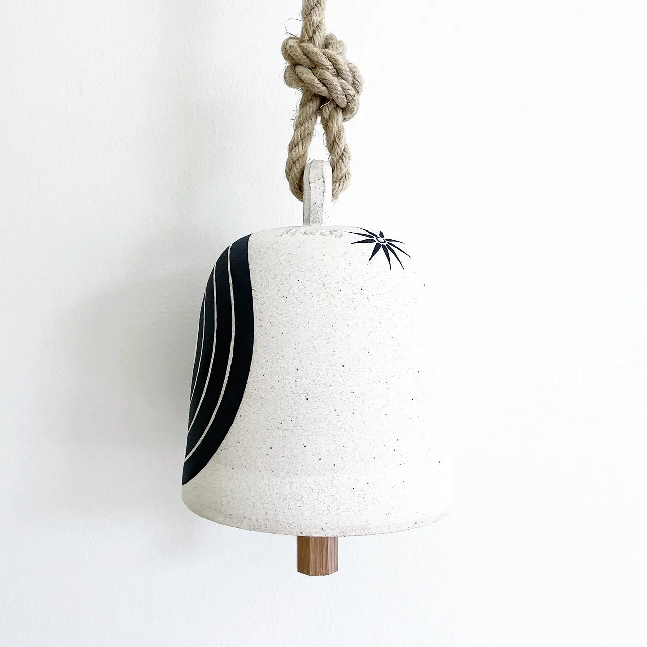 Thrown Bell Round: Rings Black